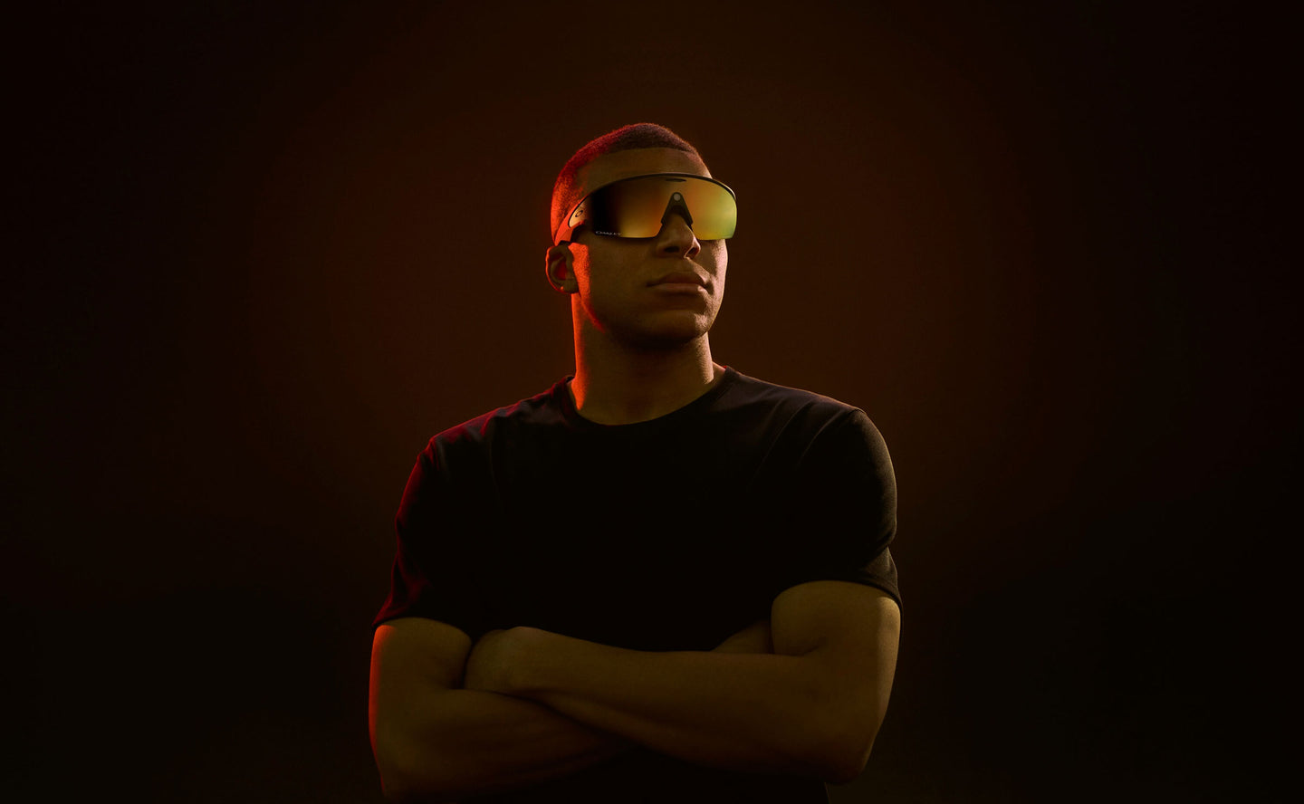 Homme portant des lunettes Oakley Meta