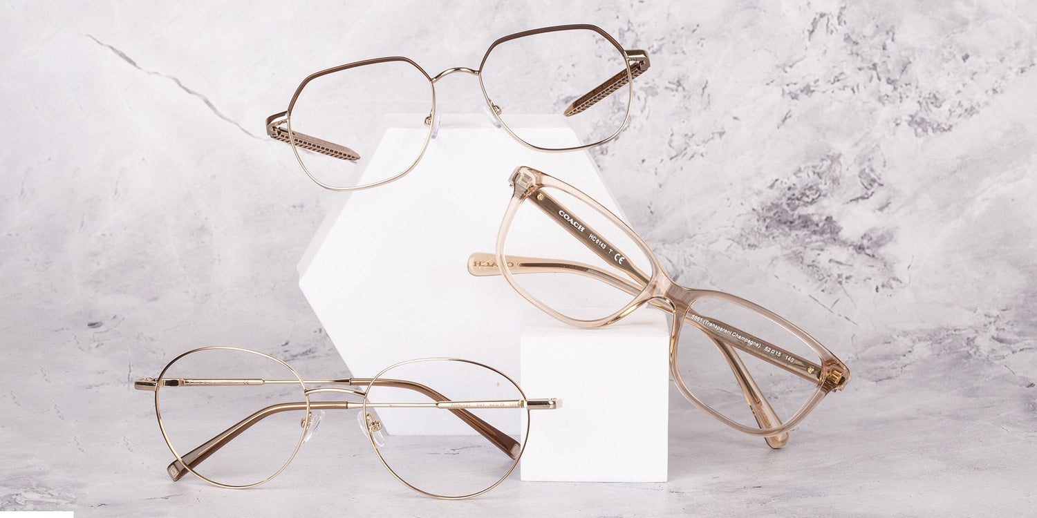 Photos de différents types de lunettes - Celles-ci représentent les achats en ligne virtuels où vous pouvez essayer et acheter des montures via une consultation en ligne